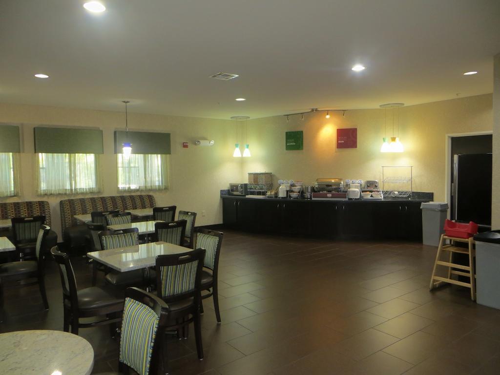 Comfort Suites Georgetown Buitenkant foto